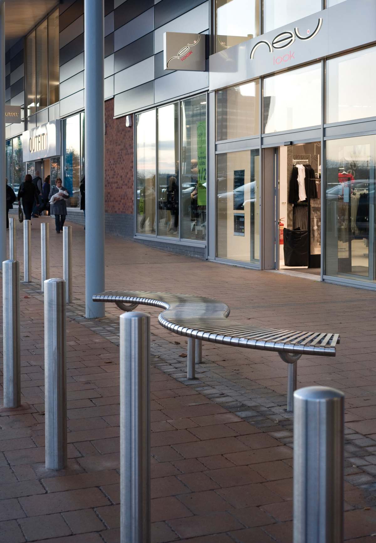 RS001 stainless steel bollards and M3 Serpentine bench, Washington