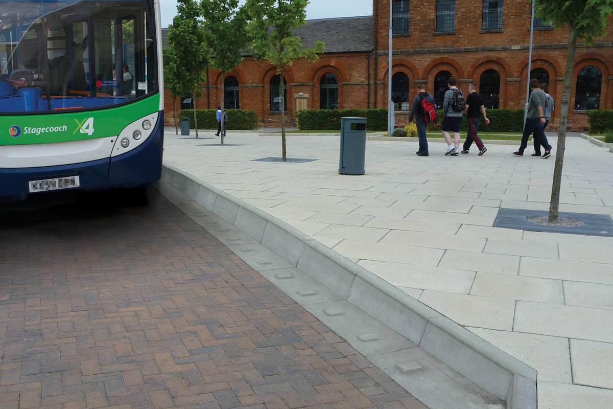 bus stop kerb - smooth grey
