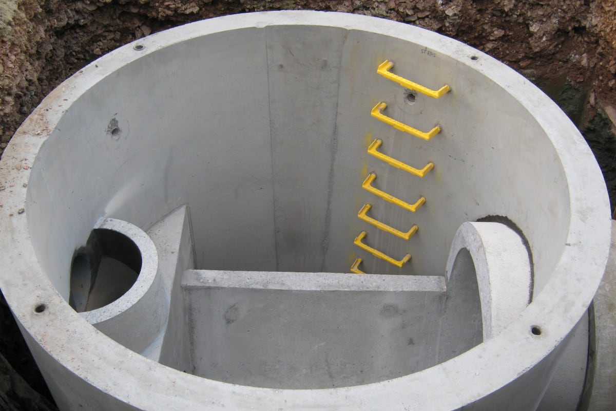 preformed manholes installation