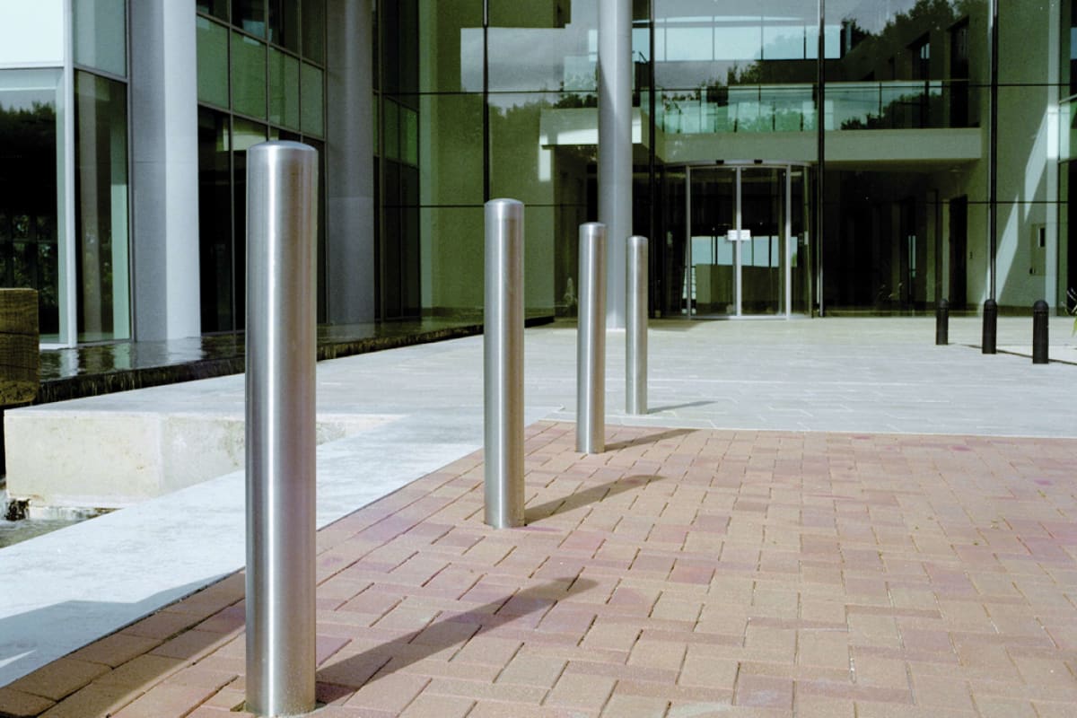 rs 001 stainless steel bollard