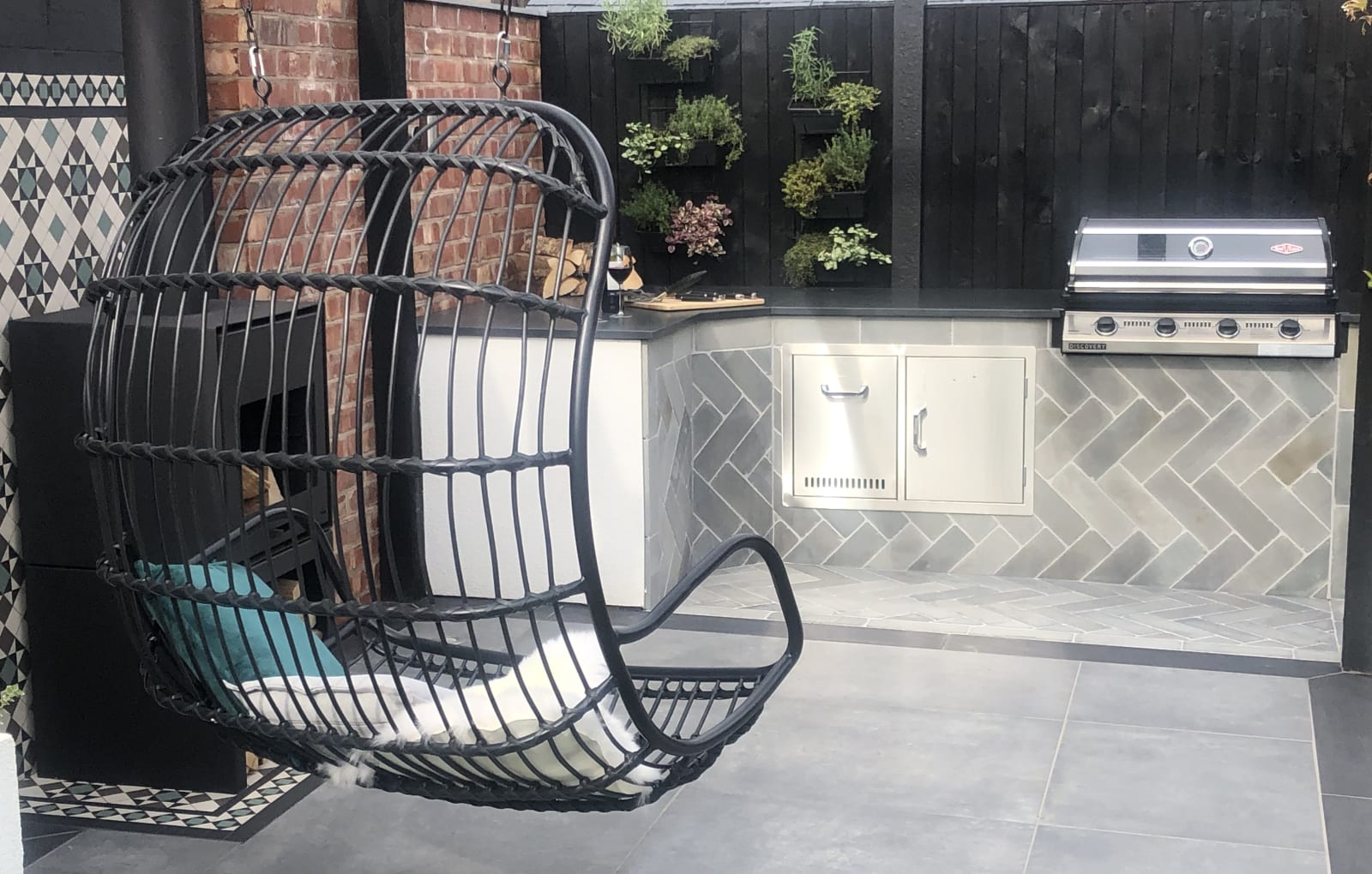 Symphony Urban in Steel and Alvanley Pavers in Outdoor Kitchen area