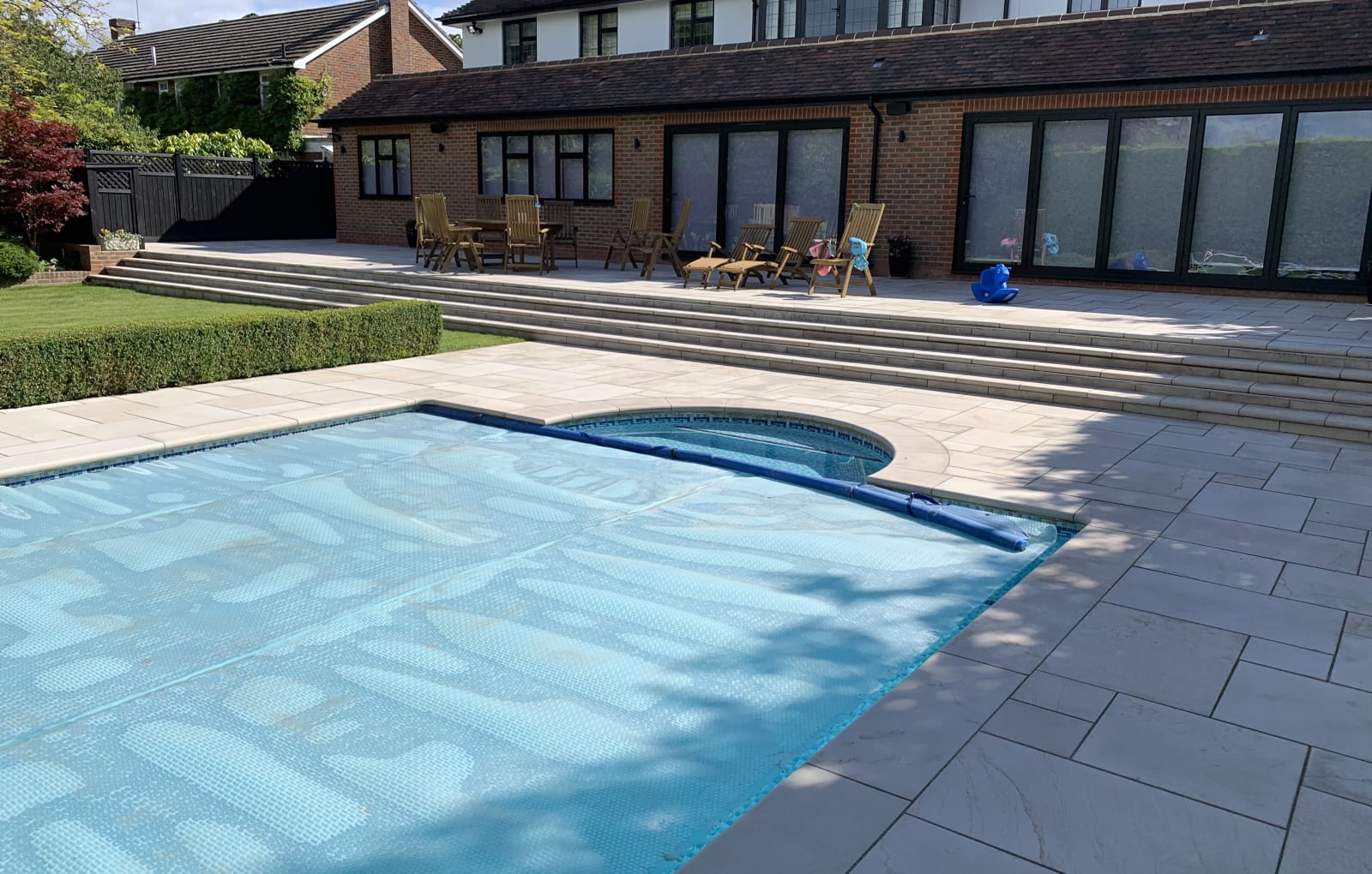 Marshalls Sawn Versuro garden paving in Caramel Cream