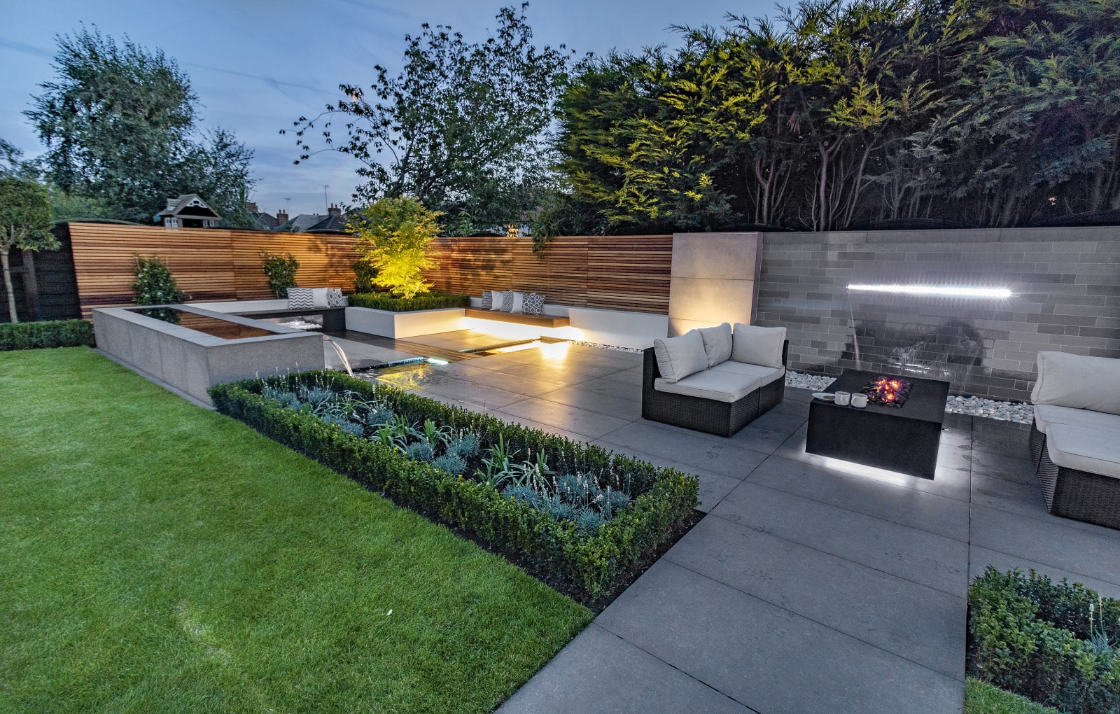 Symphony in Blauw with Stoneface Veneer Walling in Silver Multi