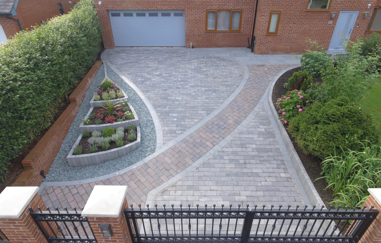 Marshalls Driveline Nova Coarse in Brindle and Pebble Grey block paving