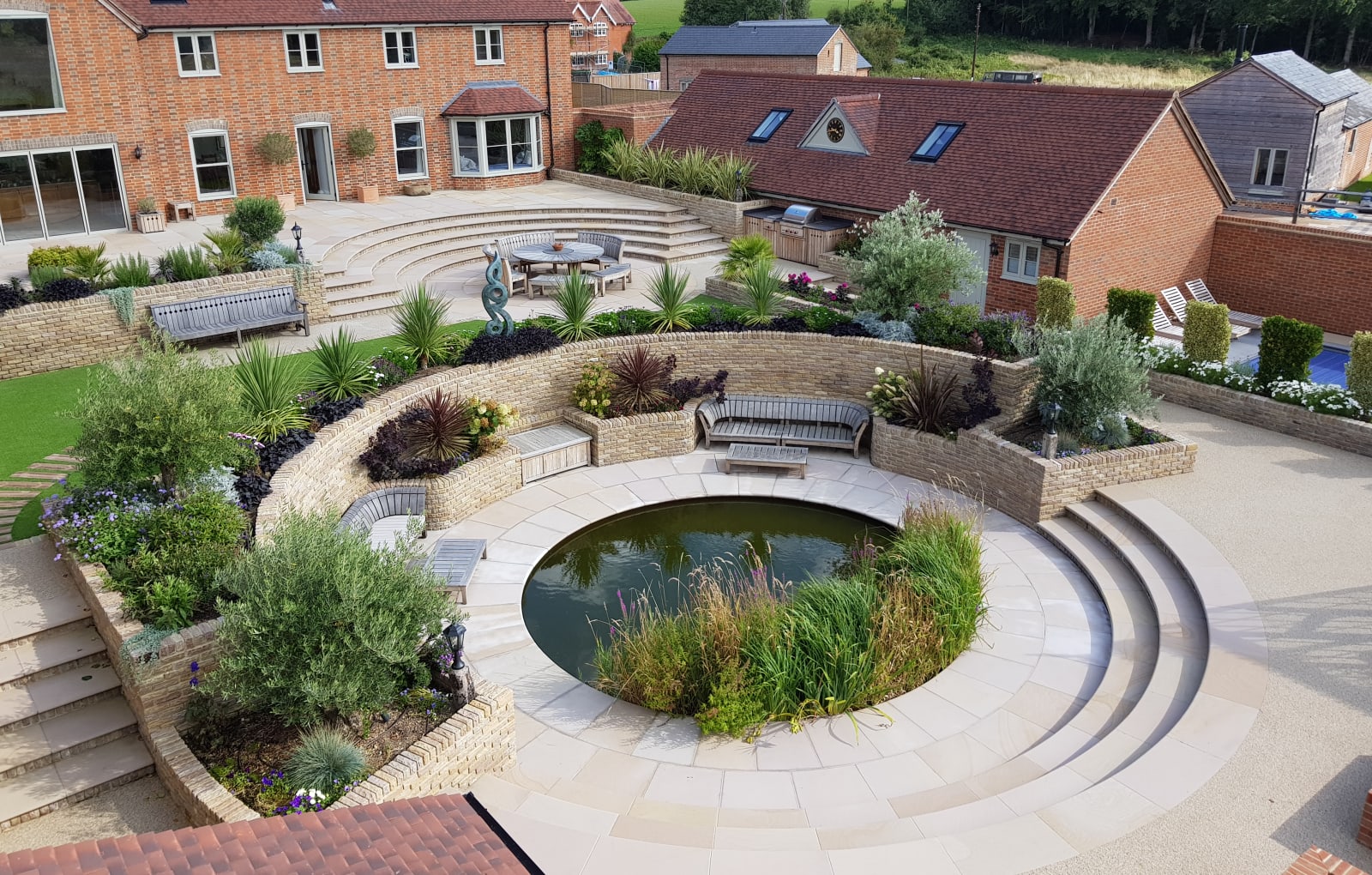 Fairstone Sawn Versuro paving with Marshalite Walling