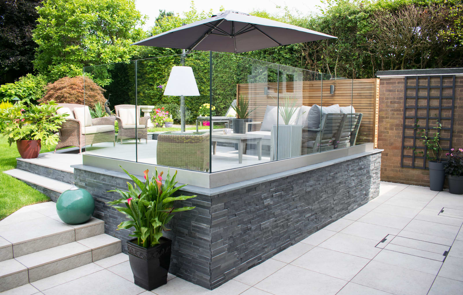 Marshalls Symphony Classic in Ivory and Grey and Stoneface Drystack Veneer in Slate Dusk