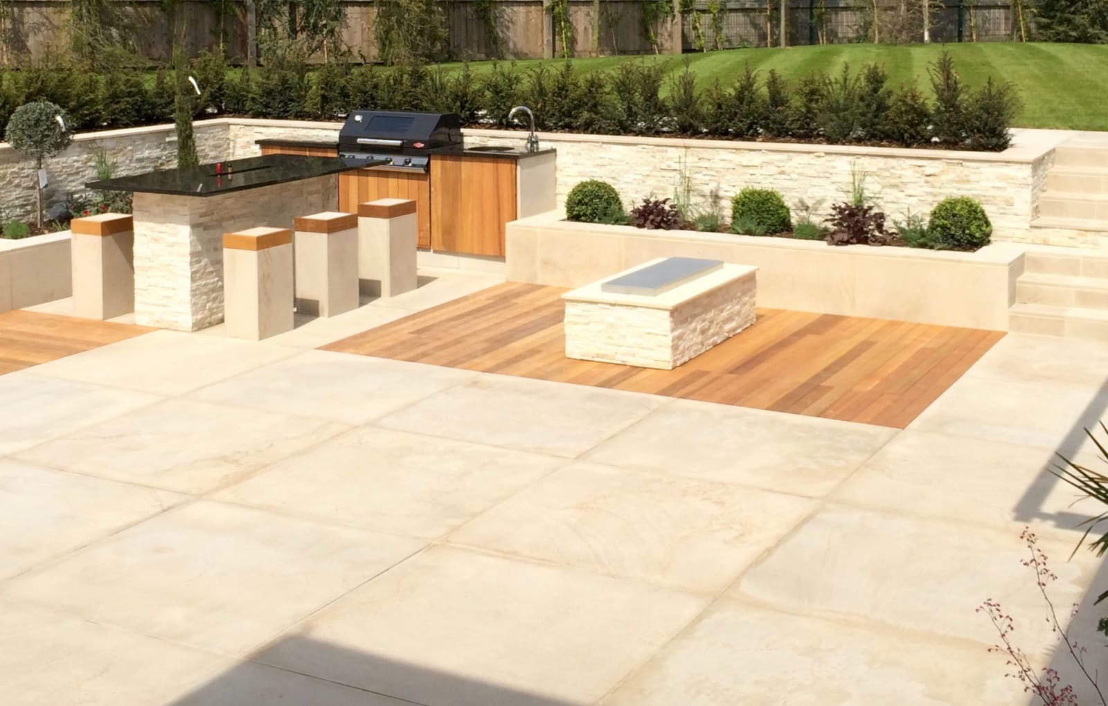 Symphony paving in Basalt and Stoneface Drysack in Nero Quartize