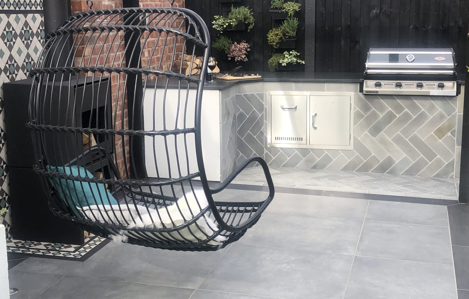 Symphony Urban in Steel and Alvanley Pavers in Outdoor Kitchen area