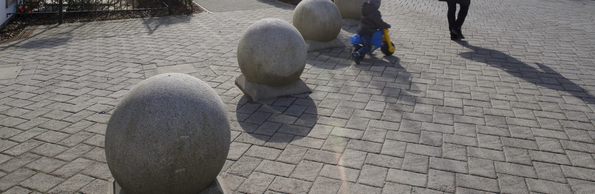 spherical 700 bollard