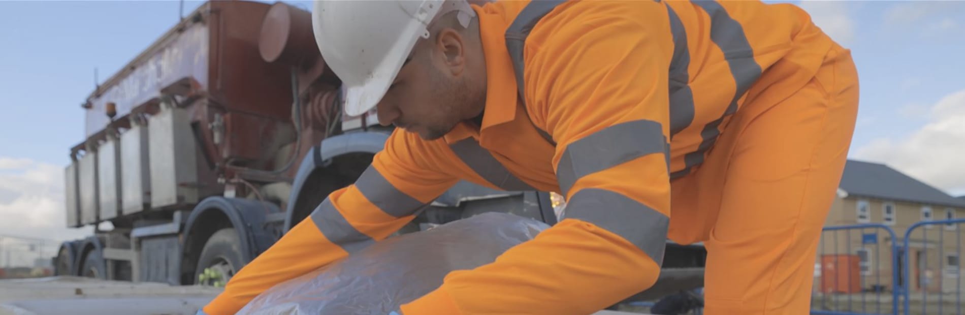 Wrapping mortar on a building site