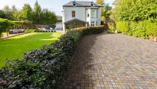 Cropped Porphyry Setts