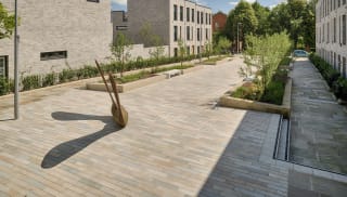 brackendale paving with flower beds