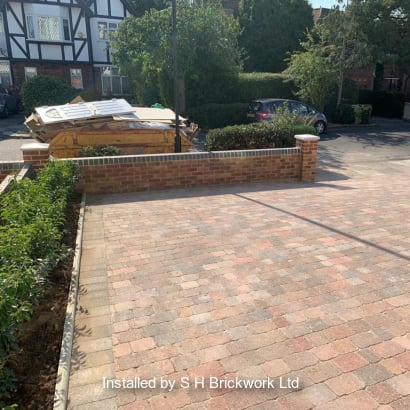 Marshalls block paving installed by a Marshalls Register Member.