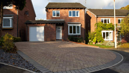 VIDEO: How to lay a block paved driveway