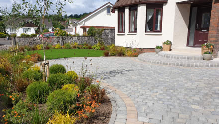 Curved driveway with a circular front lawn