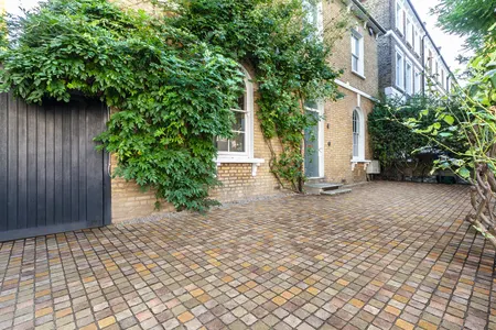 Cropped Porphyry Setts in Imperial