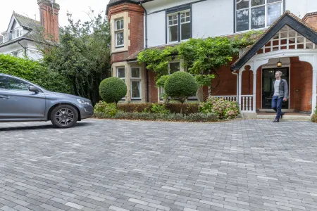 Farnley Setts Driveway Paving