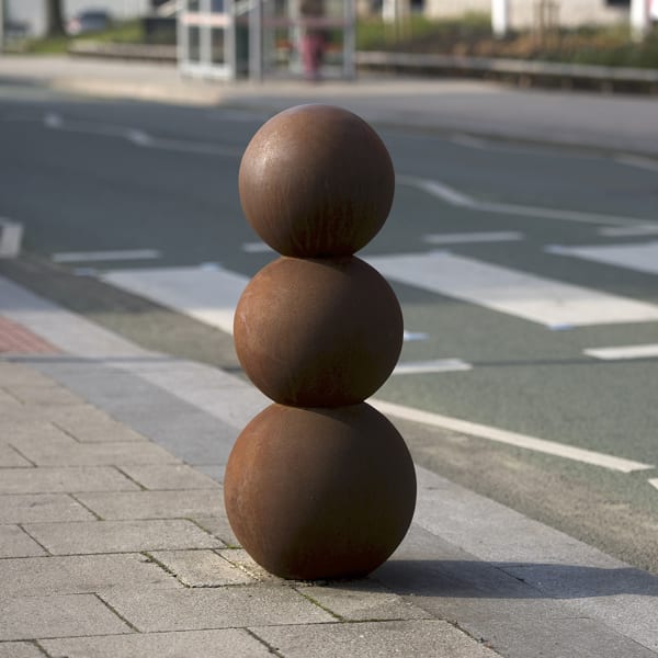 no.4 cast iron bollard