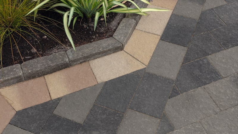 Drivesett Coppice - Pennant Blend With Oak Blend Border Detail