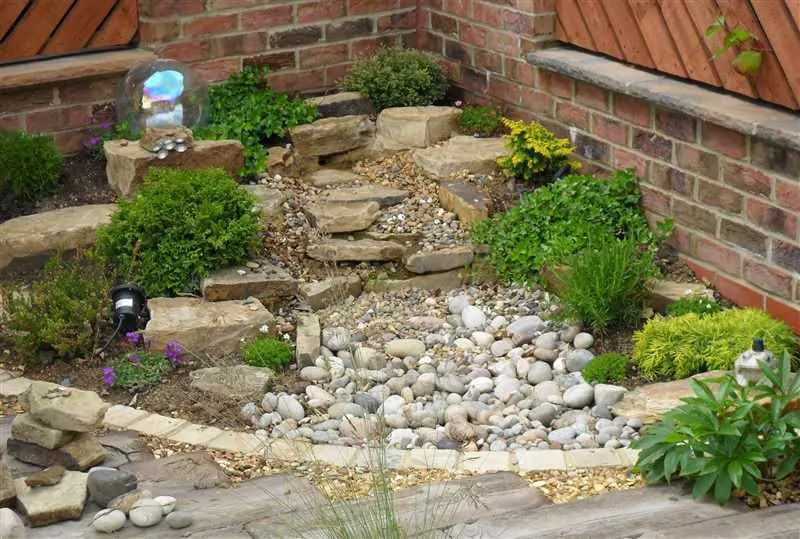 12-ideas-for-sloped-gardens-marshalls