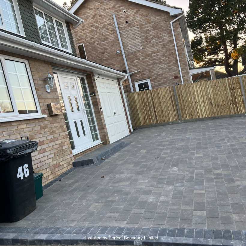 Marshalls Savanna in Pennant Grey with Charcoal frame edging and kerb installed by a Marshalls register member.