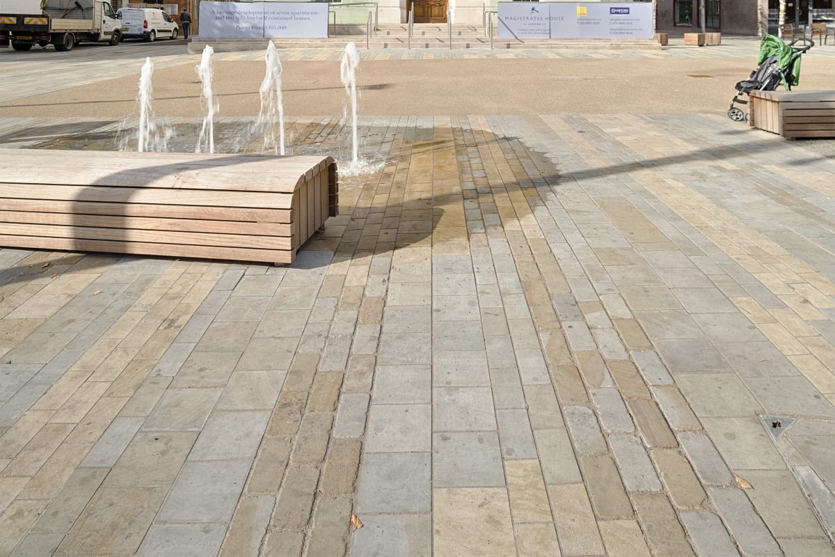moselden and scoutmoor yorkstone - brentford market place