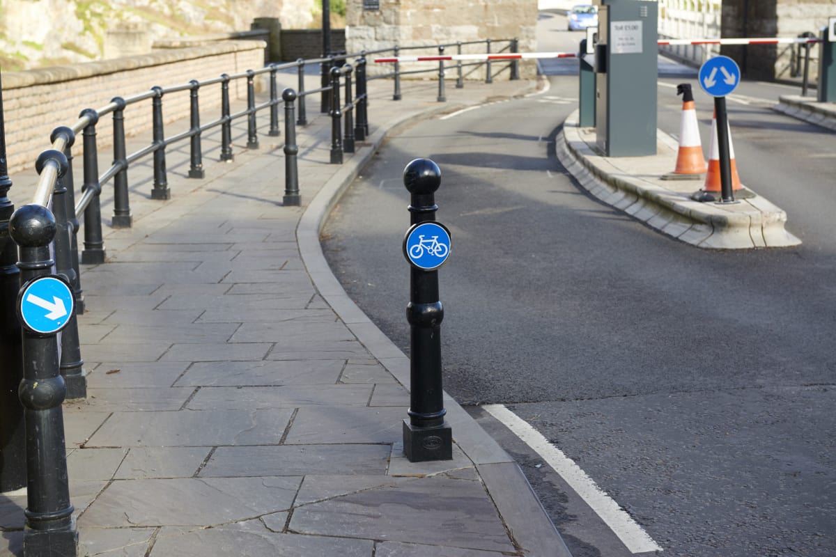 ferrocast barnstaple bollard with bespoke cycling sign