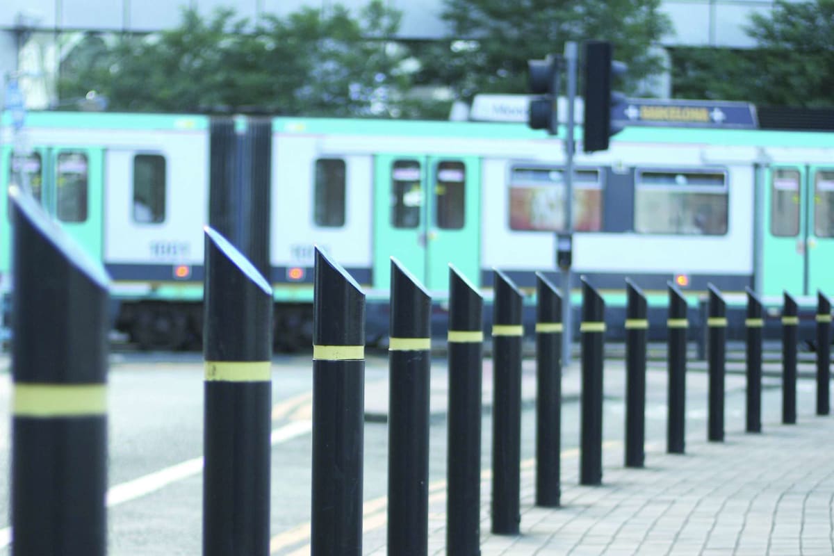 ferrocast deansgate polyurethane bollard