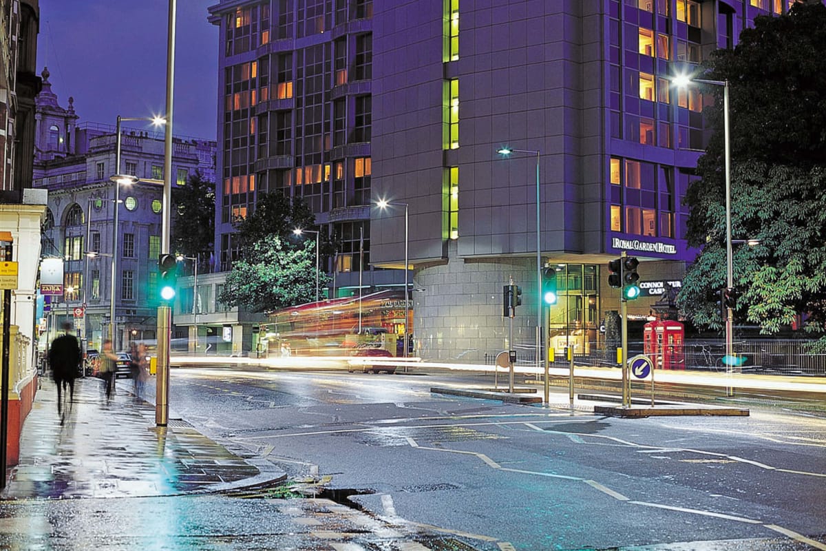 geo multi-functional lighting columns and keep left signs