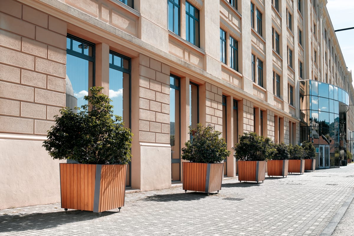 rendezvous planters - natural woodstain