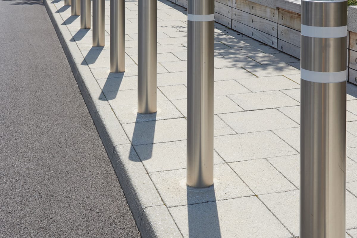 saxon hb2 - textured kerb - natural
