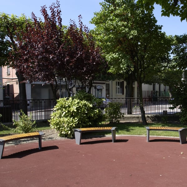 sineu graff rendezvous curved benches