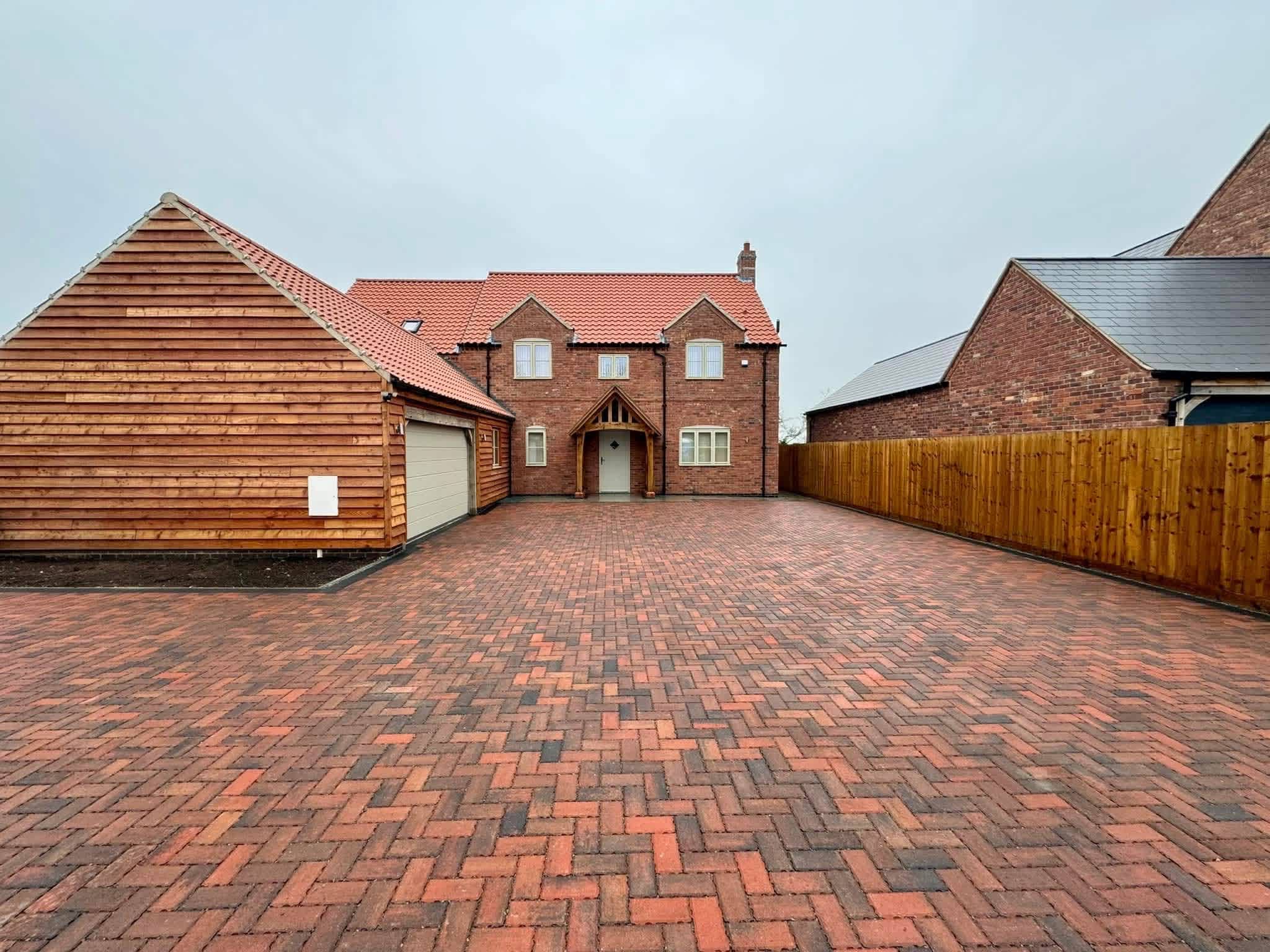 Drivesett Tegula Priora in Traditional