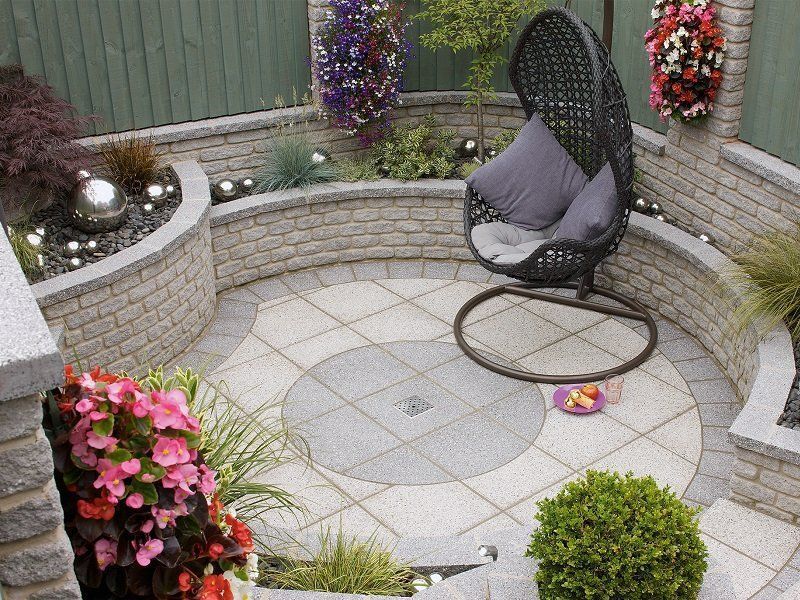 Argent paving with hammock seat