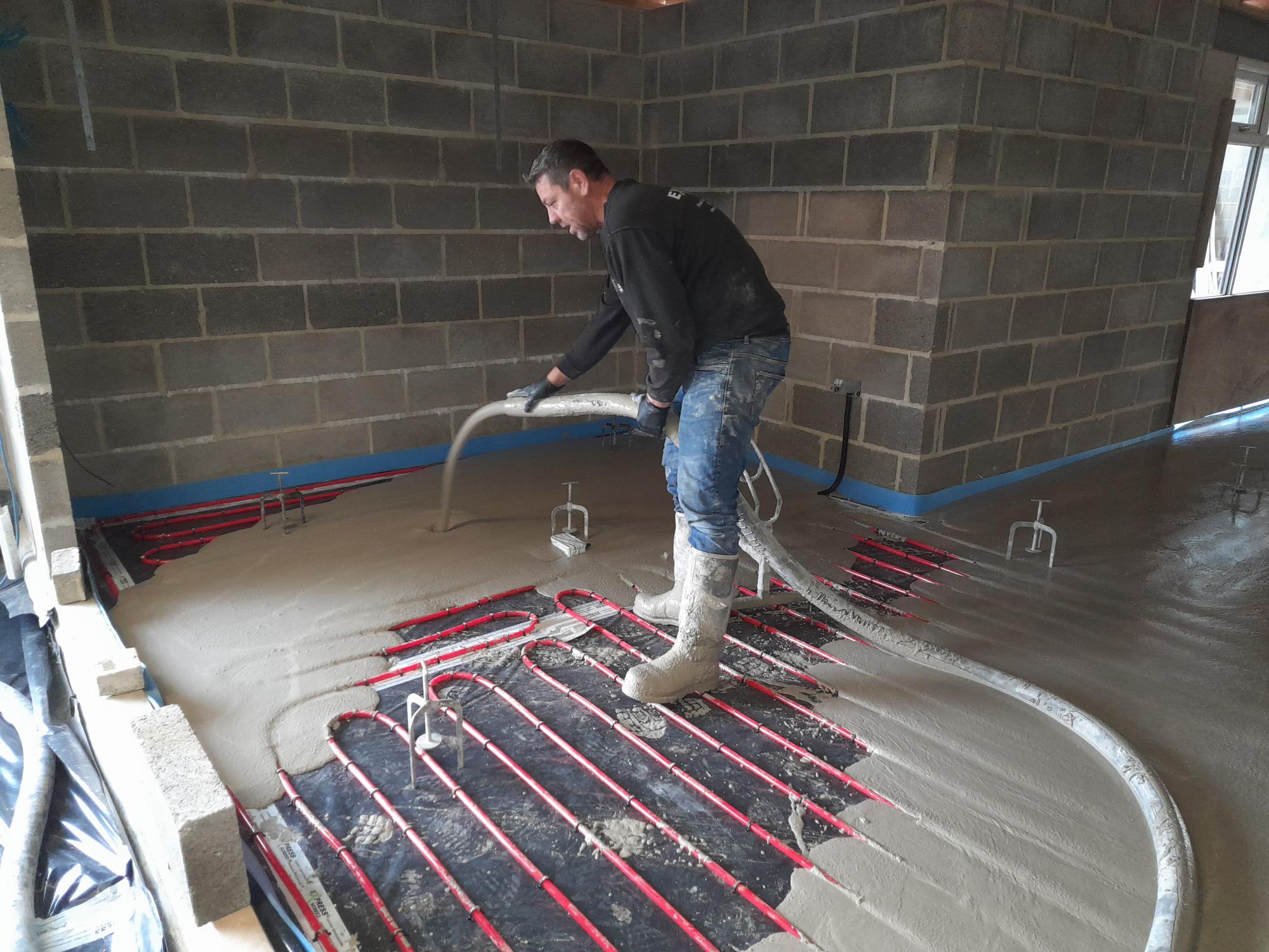 Longfloor-screed-installation-2.jpg